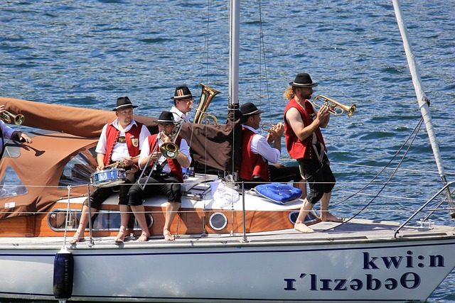 青年军休斯 青年军休斯